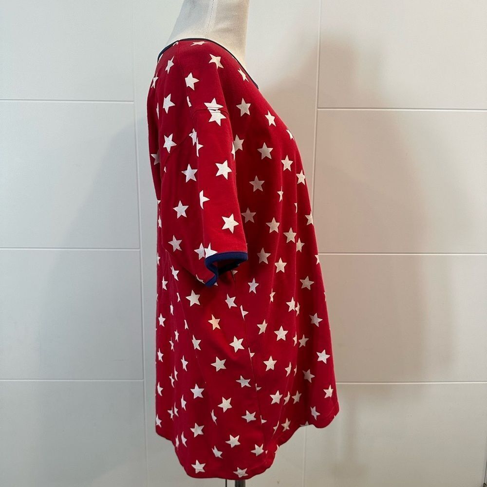 Red Star Patterned T-Shirt - Picture 2 of 4